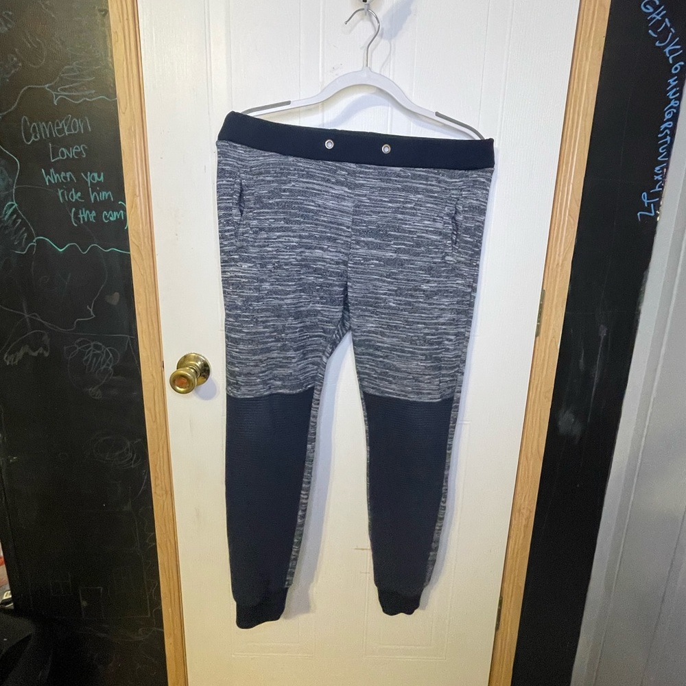 Joggers only been worn a couple times like brand new